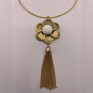 Vintage Gold and White Floral Pendant Necklace